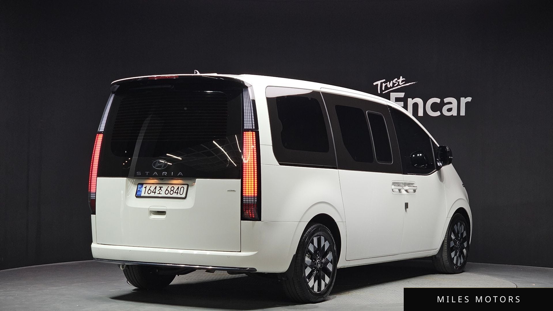 Hyundai Staria 2025 — миниатюра 2