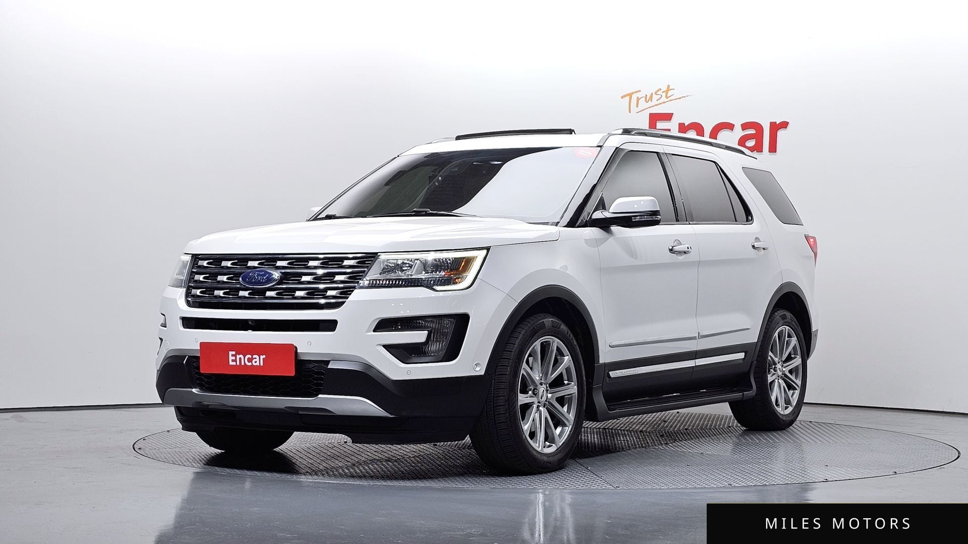 Ford Explorer 2016 — фото 1 из 12