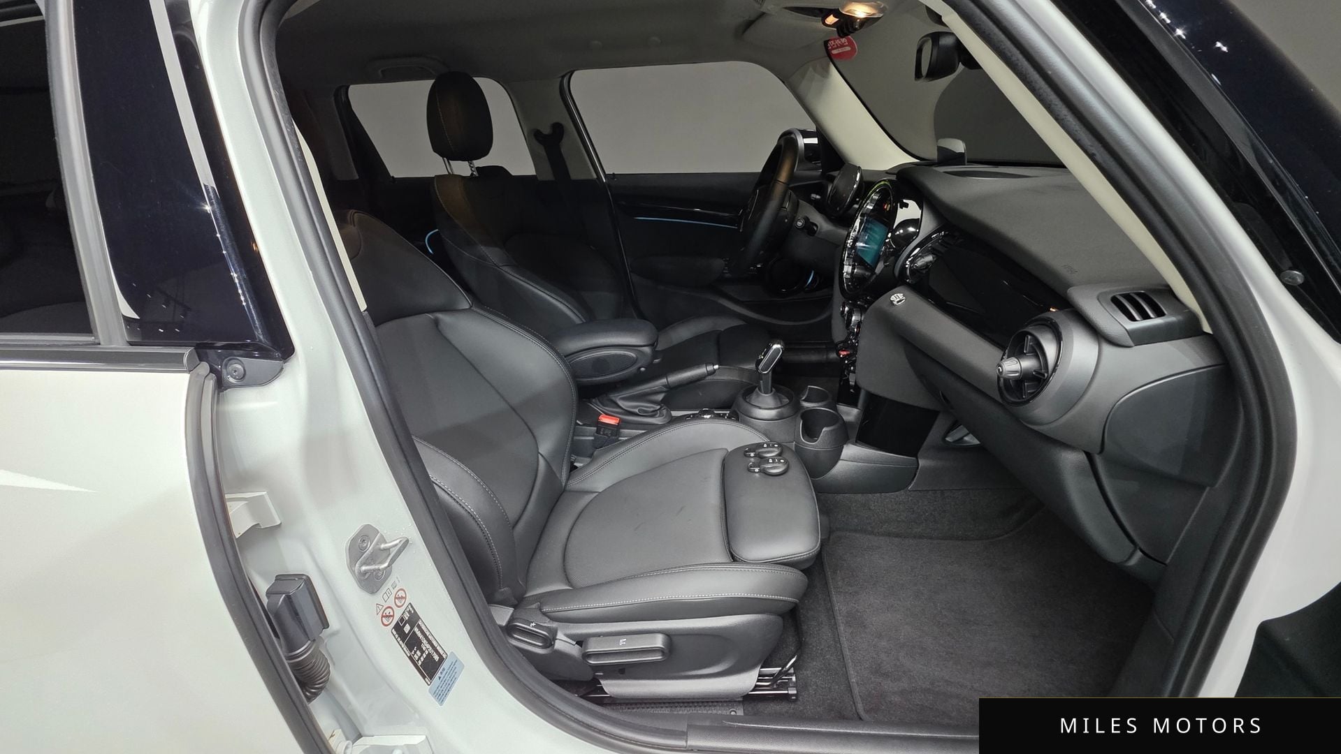 MINI Cooper 2023 — миниатюра 10