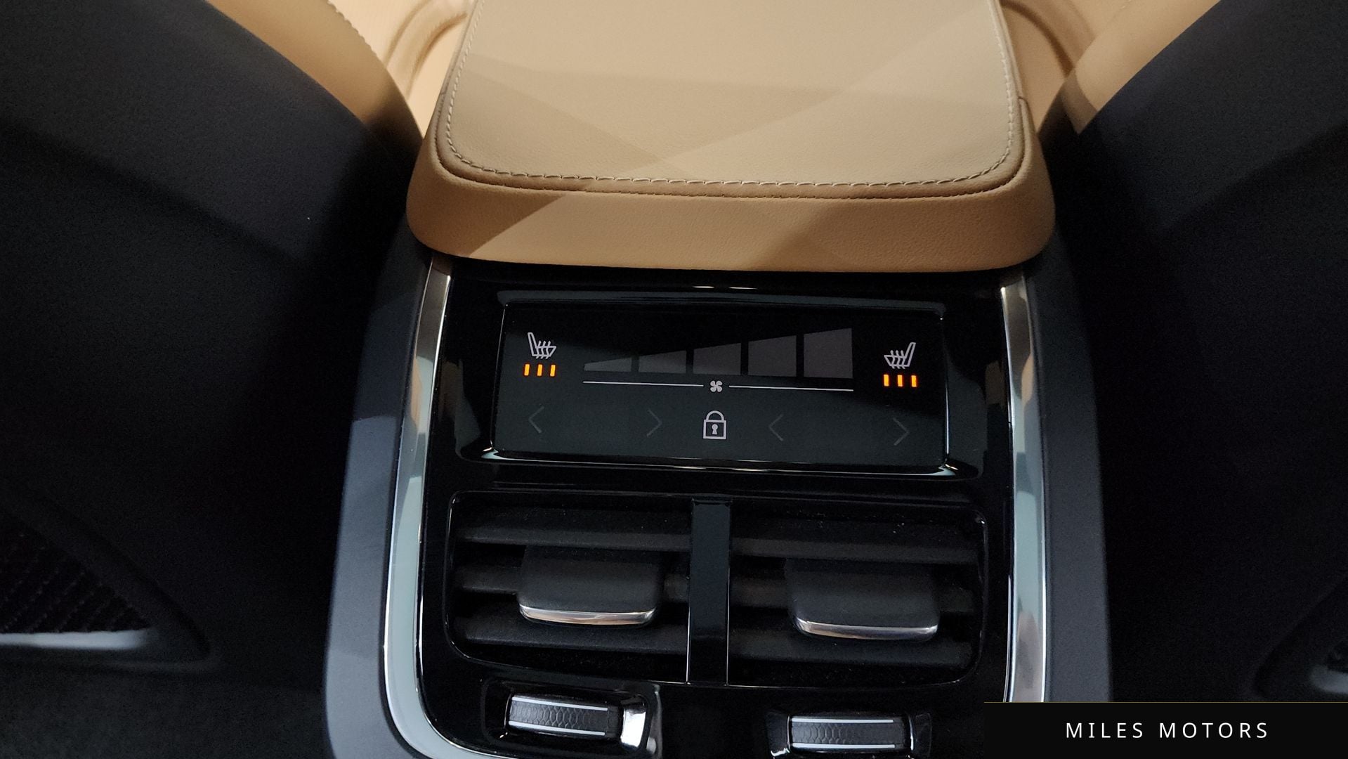 Volvo XC90 2023 — миниатюра 19