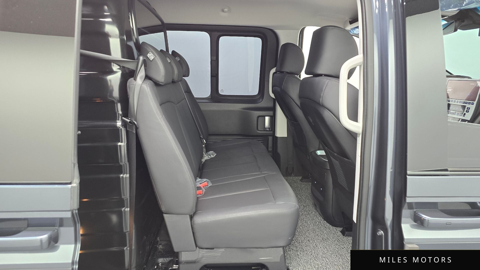 Hyundai Staria 2025 — миниатюра 12
