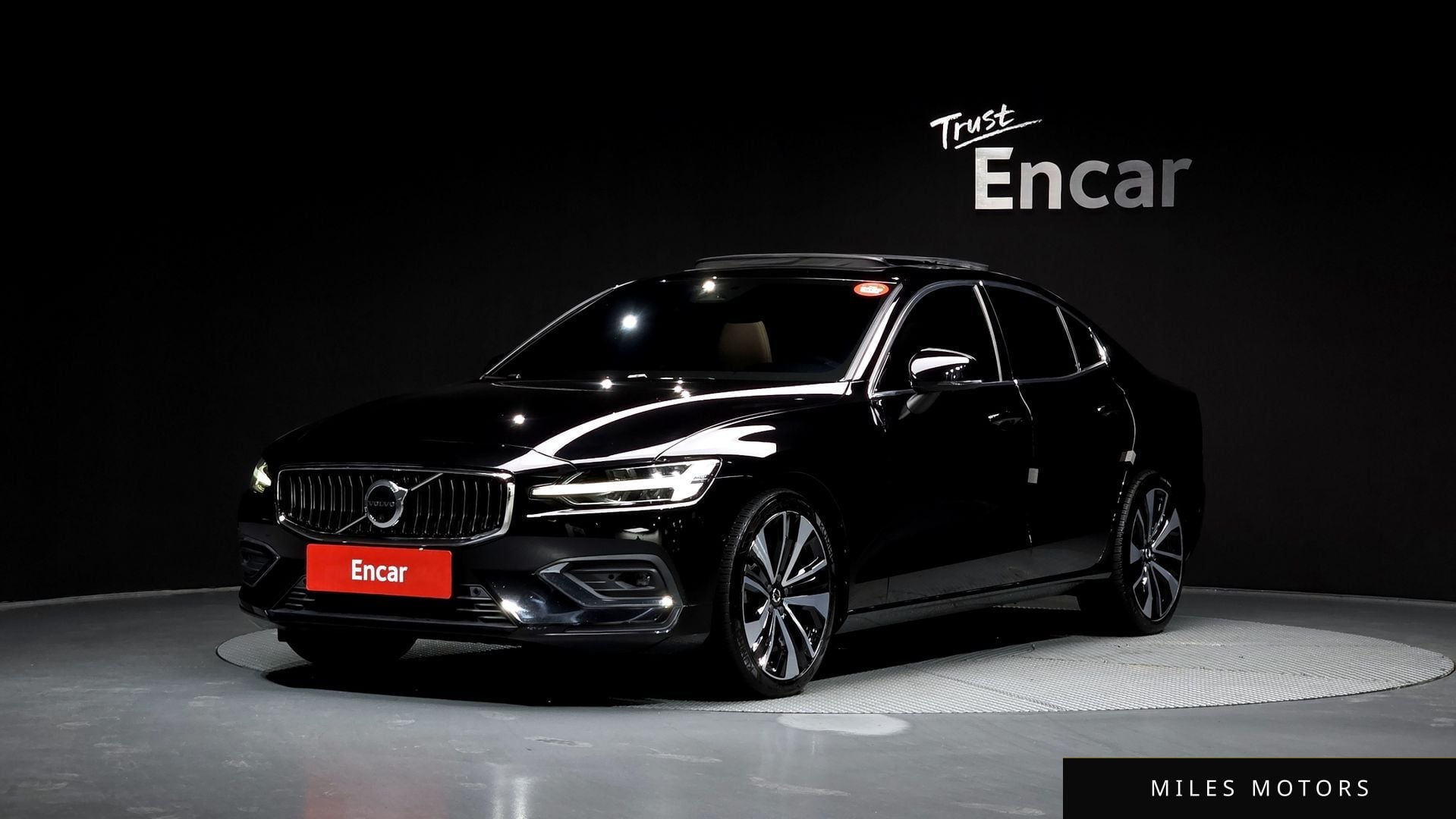 Volvo S60 2023 — фото 1 из 12