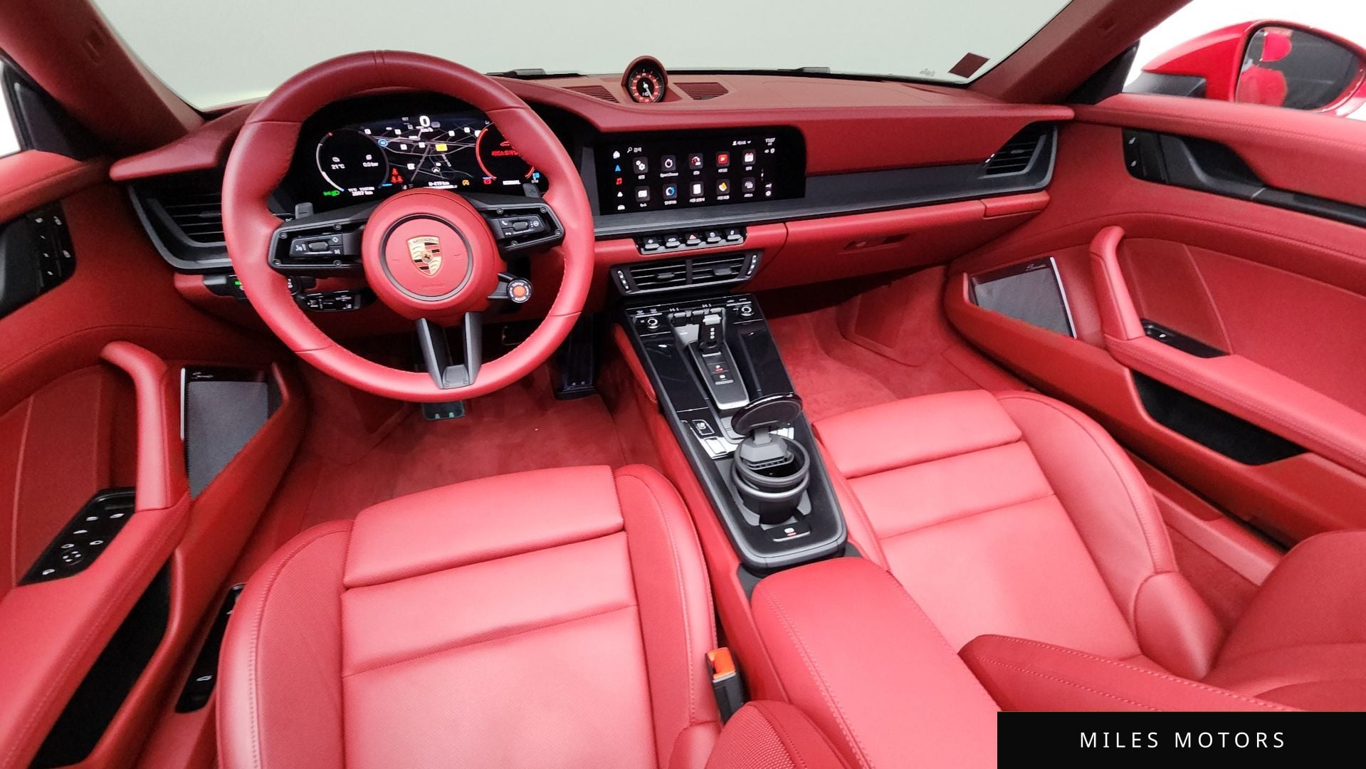 Porsche 911 (992) 2025 — миниатюра 7