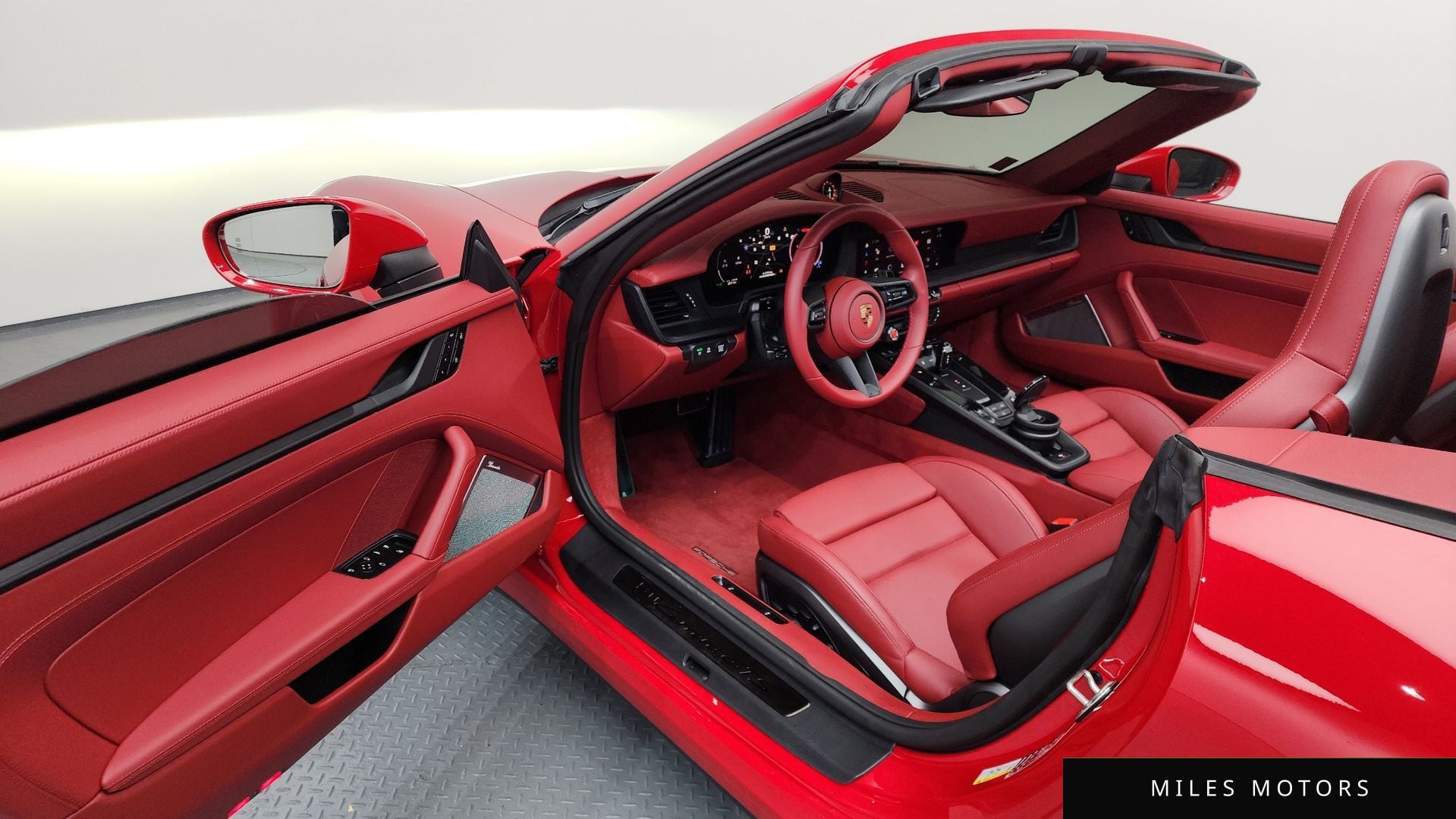 Porsche 911 (992) 2025 — миниатюра 10