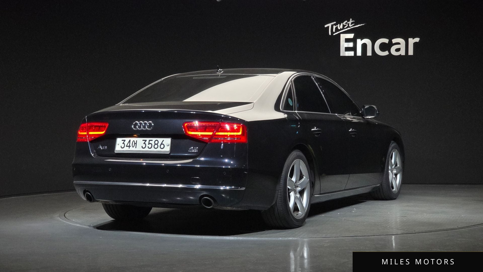 Audi A8 2011 — миниатюра 2