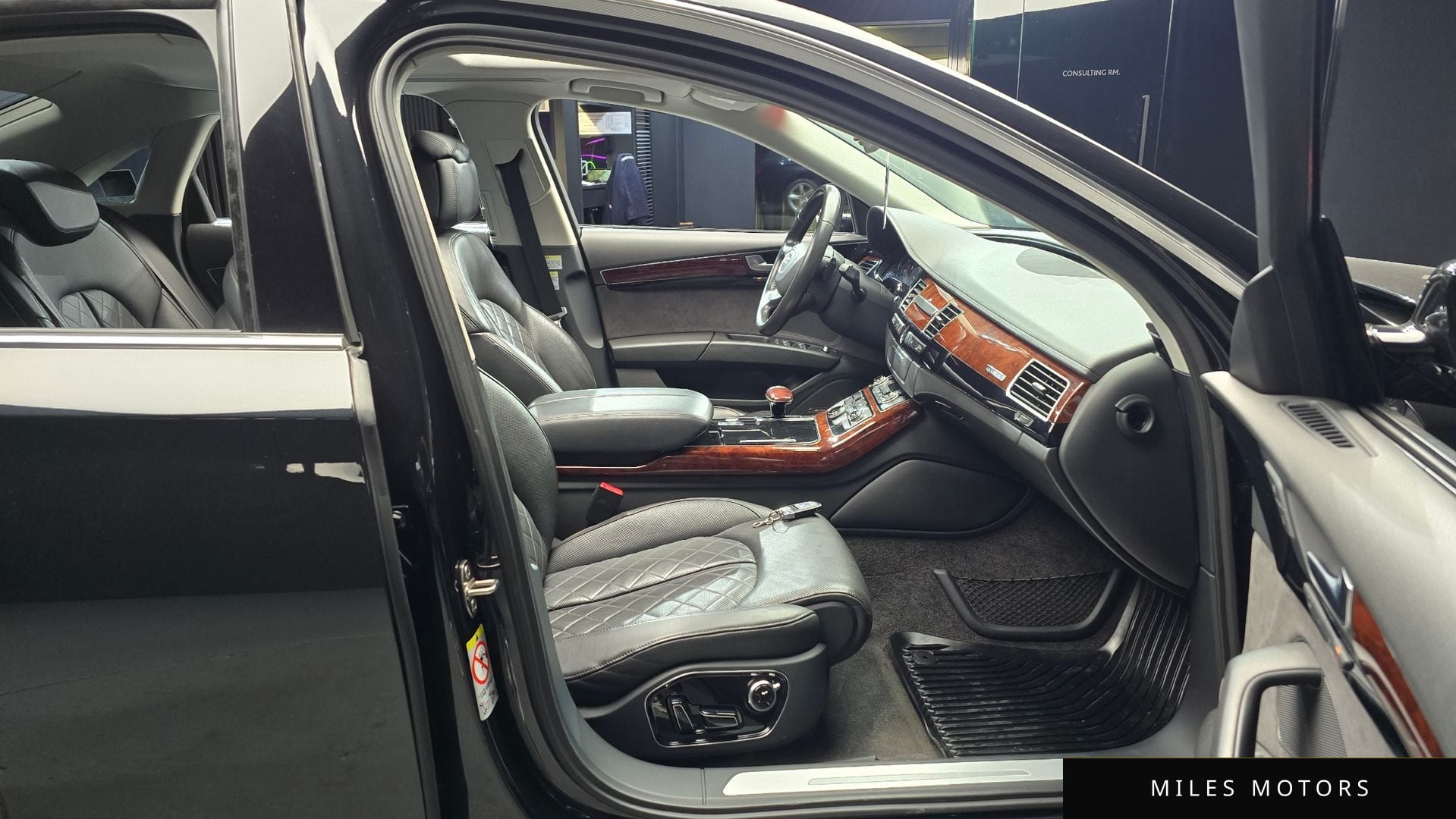 Audi A8 2011 — миниатюра 10