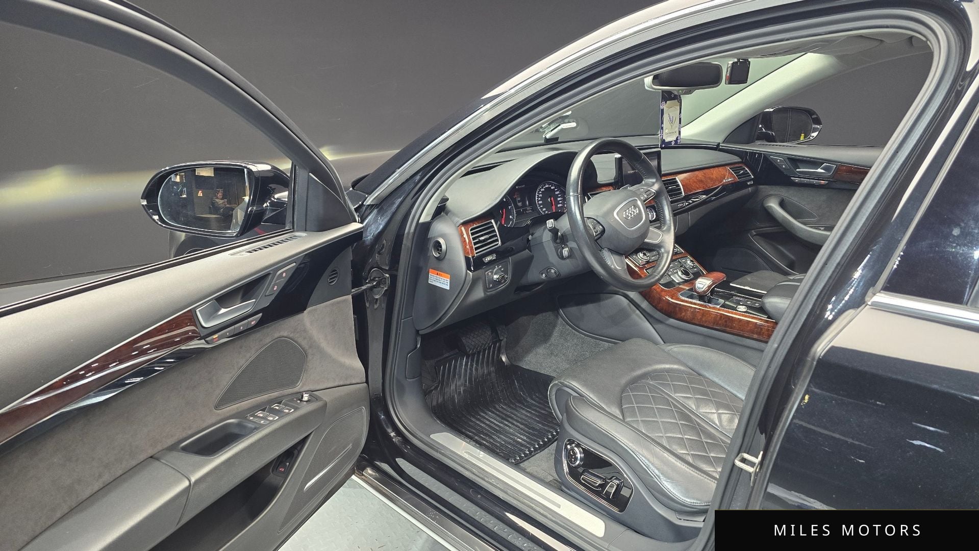 Audi A8 2011 — миниатюра 11