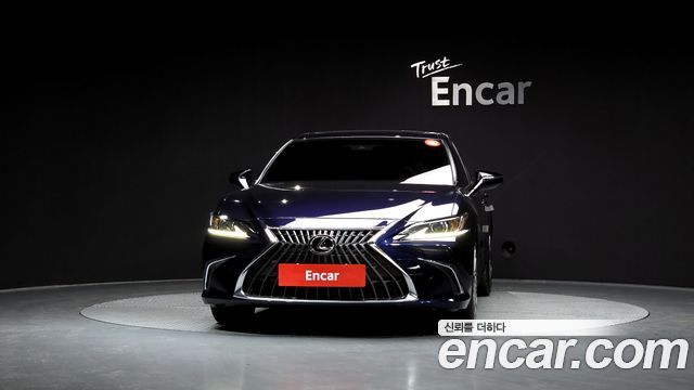 Лексус ES300h 2023 — миниатюра 3
