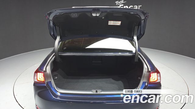 Лексус ES300h 2023 — миниатюра 24