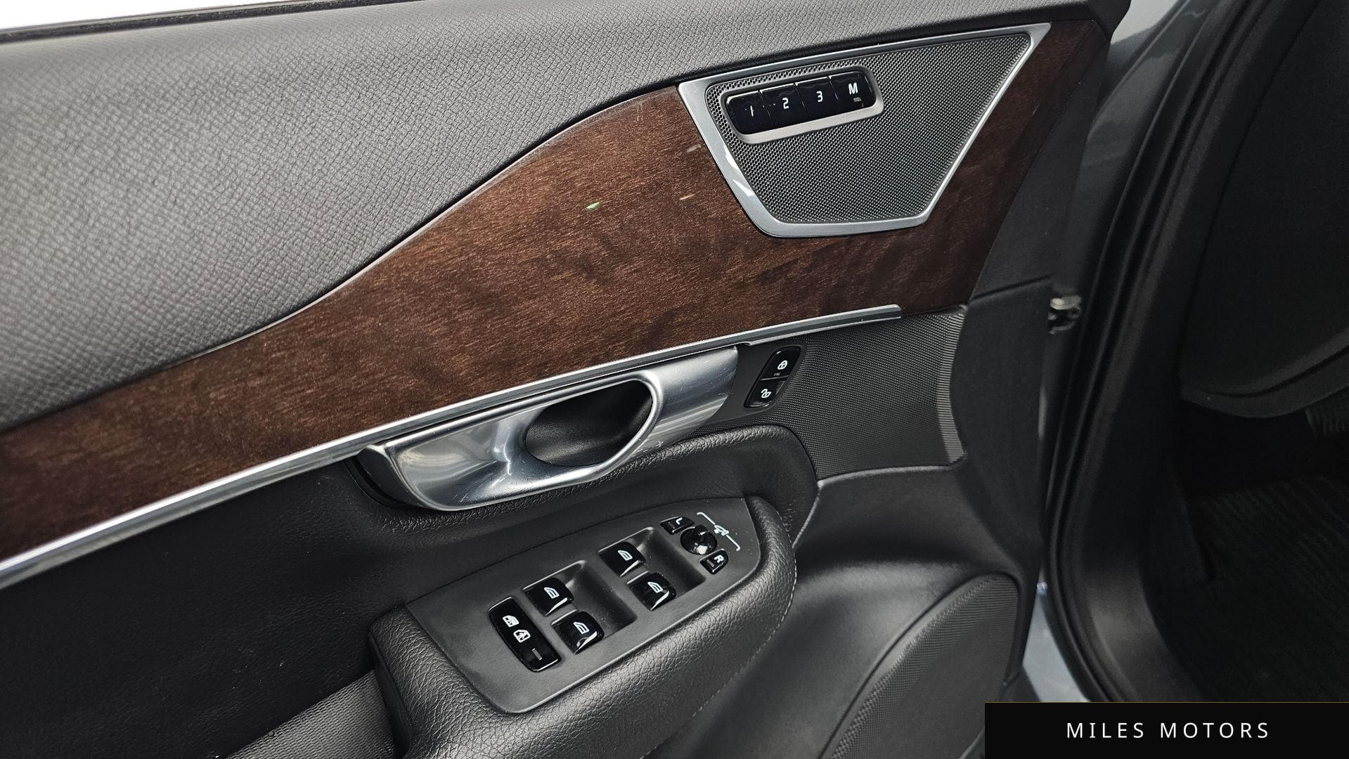 Volvo XC90 2018 — миниатюра 18