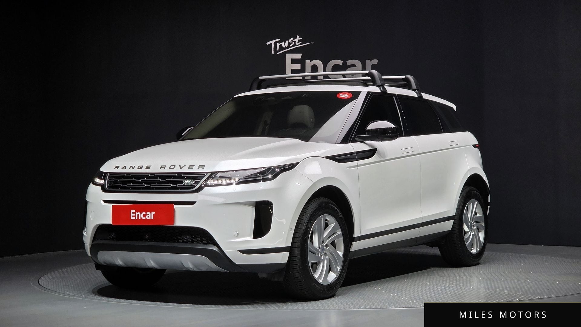 Land Rover Range Rover Evoque 2024 — фото 1 из 12