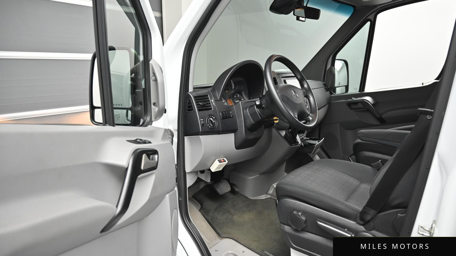 Mercedes-Benz Sprinter 2017 — миниатюра 11