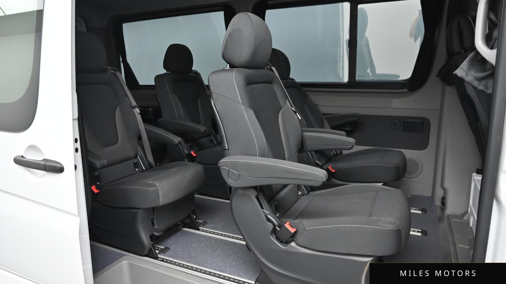 Mercedes-Benz Sprinter 2017 — миниатюра 12