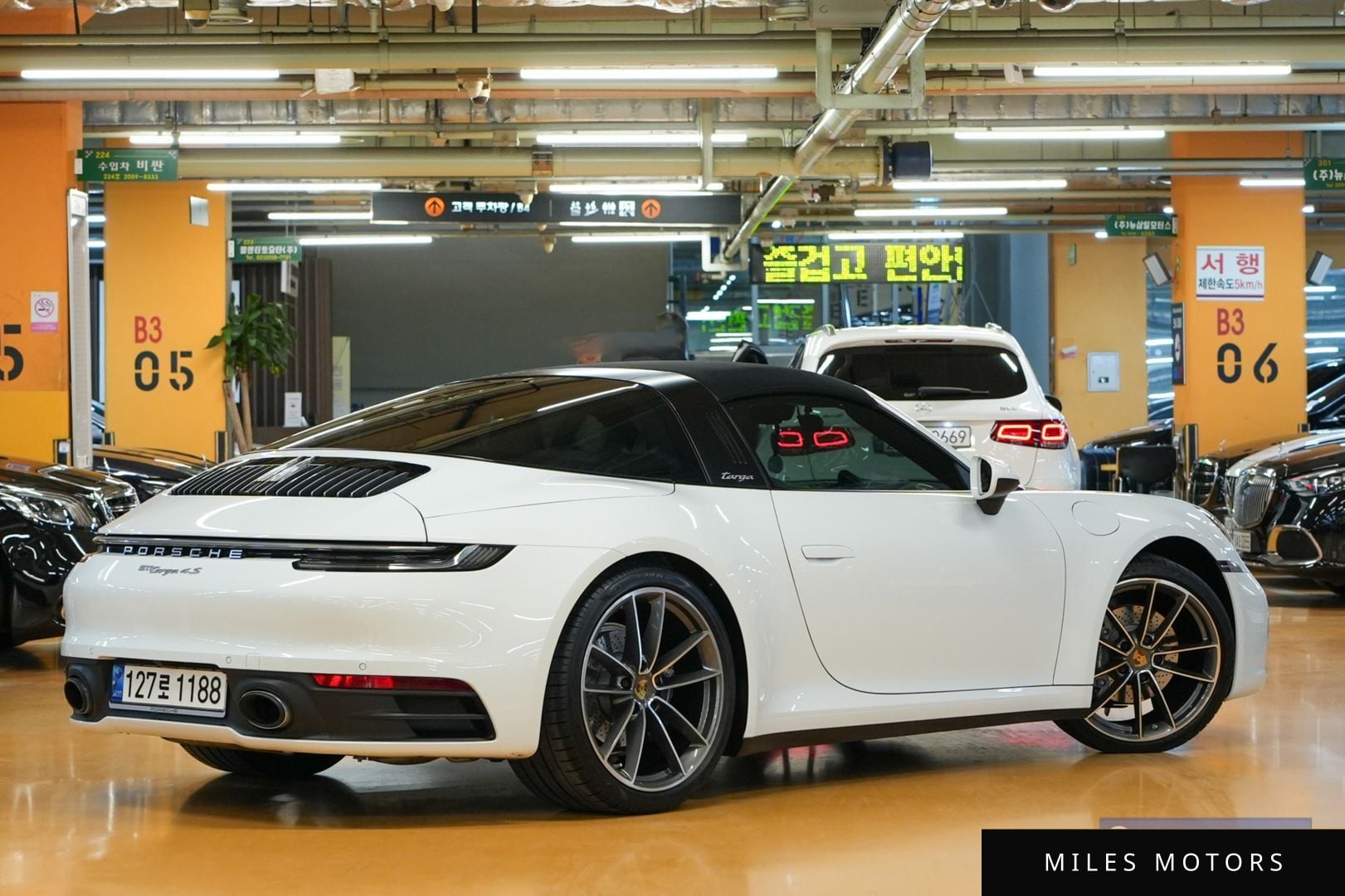 Porsche 911 (992) 2021 — миниатюра 2