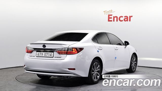 Лексус ES300h 2016 — миниатюра 2