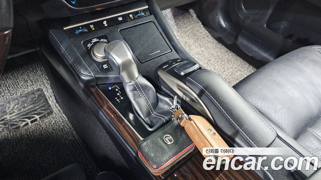 Лексус ES300h 2016 — миниатюра 9