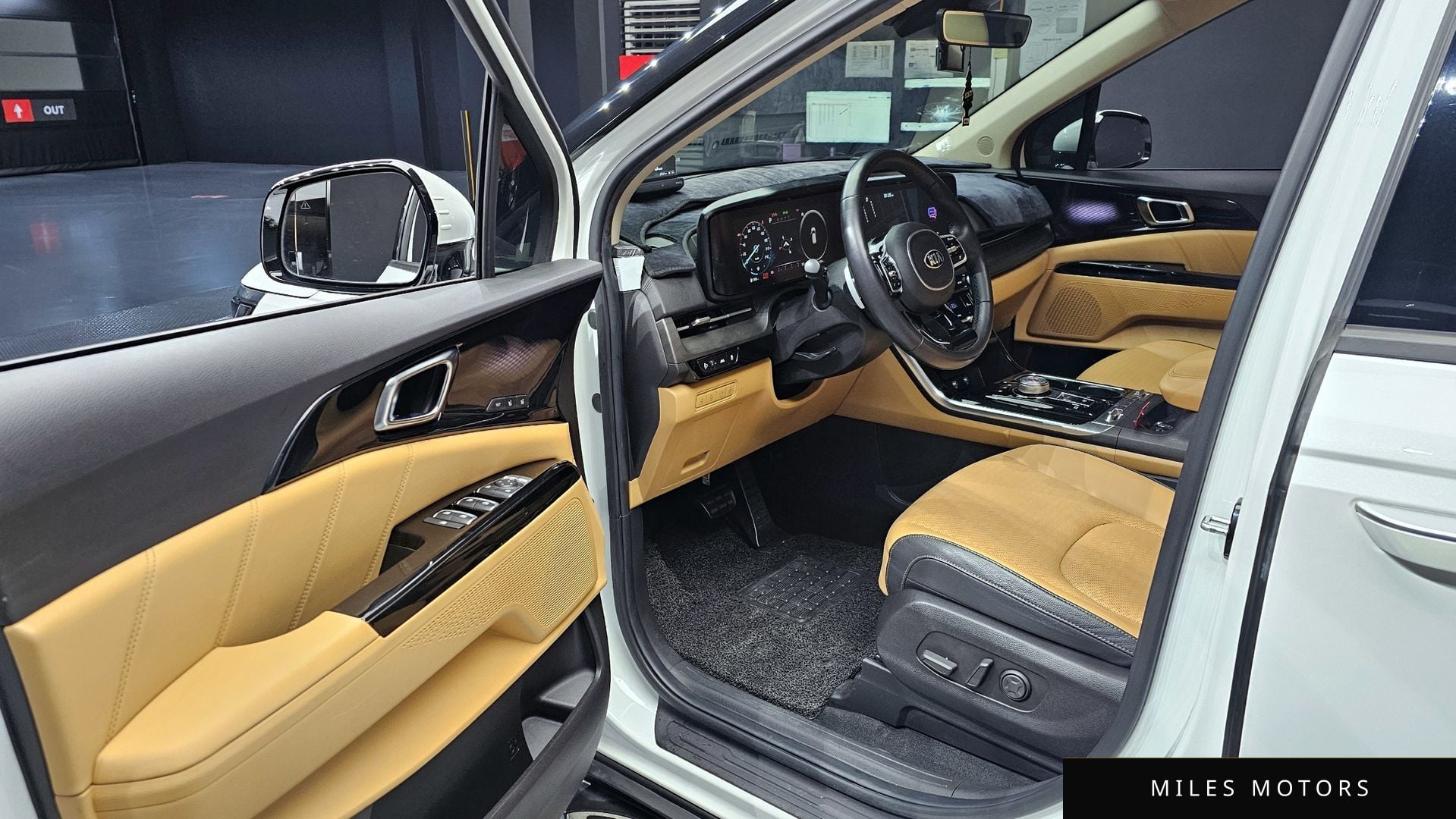 Kia Carnival 2021 — миниатюра 11