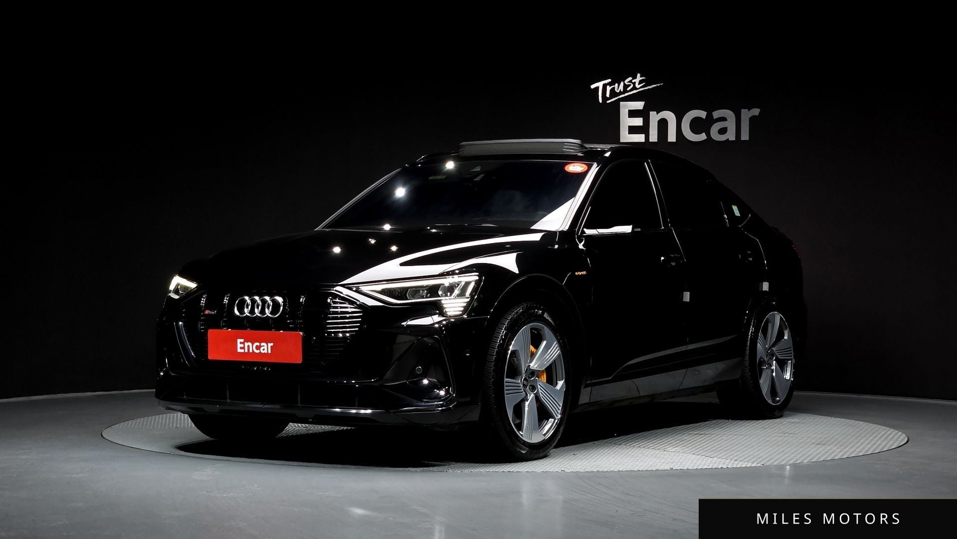Audi e-tron 2022 — фото 1 из 12