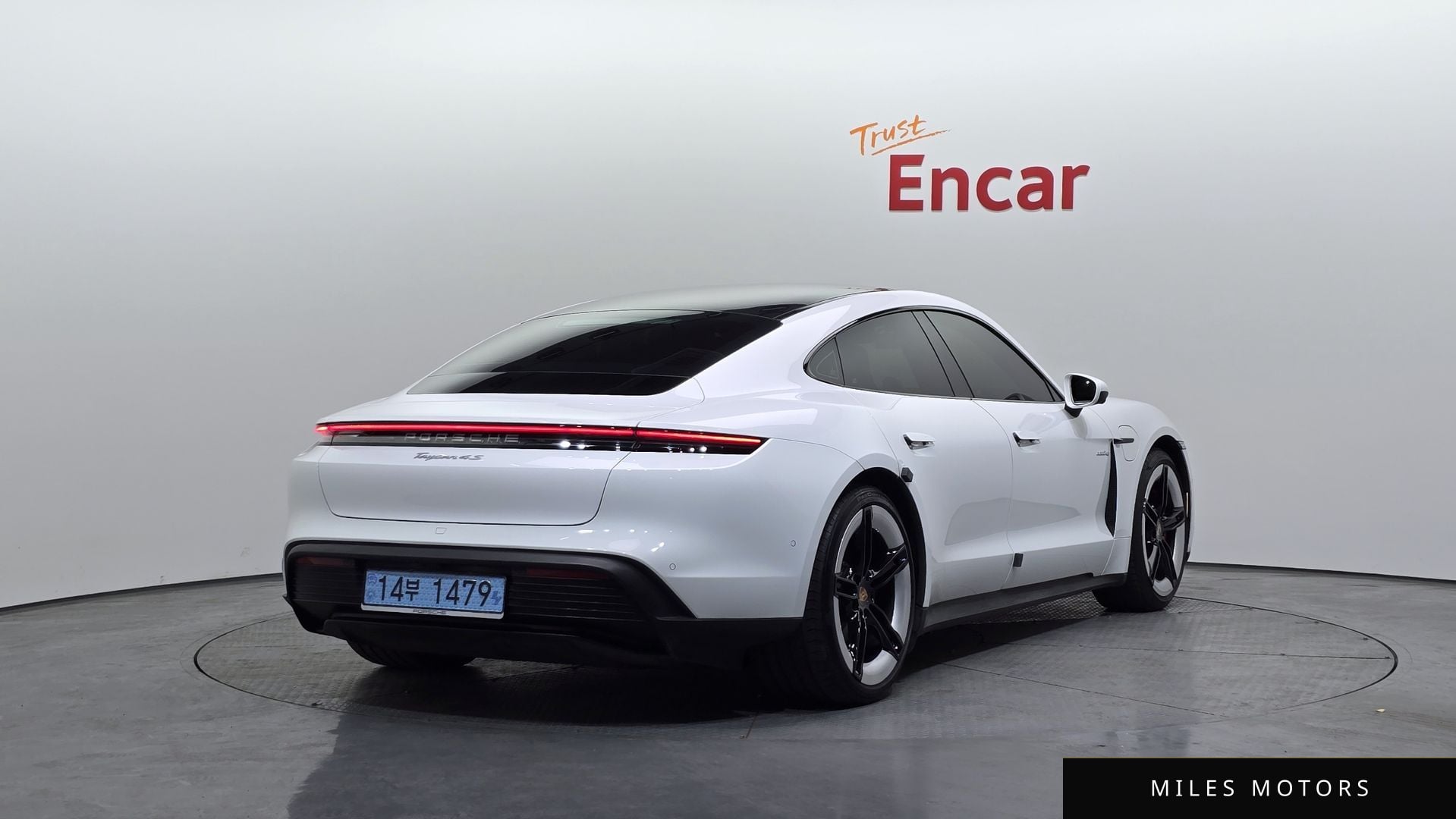 Porsche Taycan 2025 — миниатюра 2