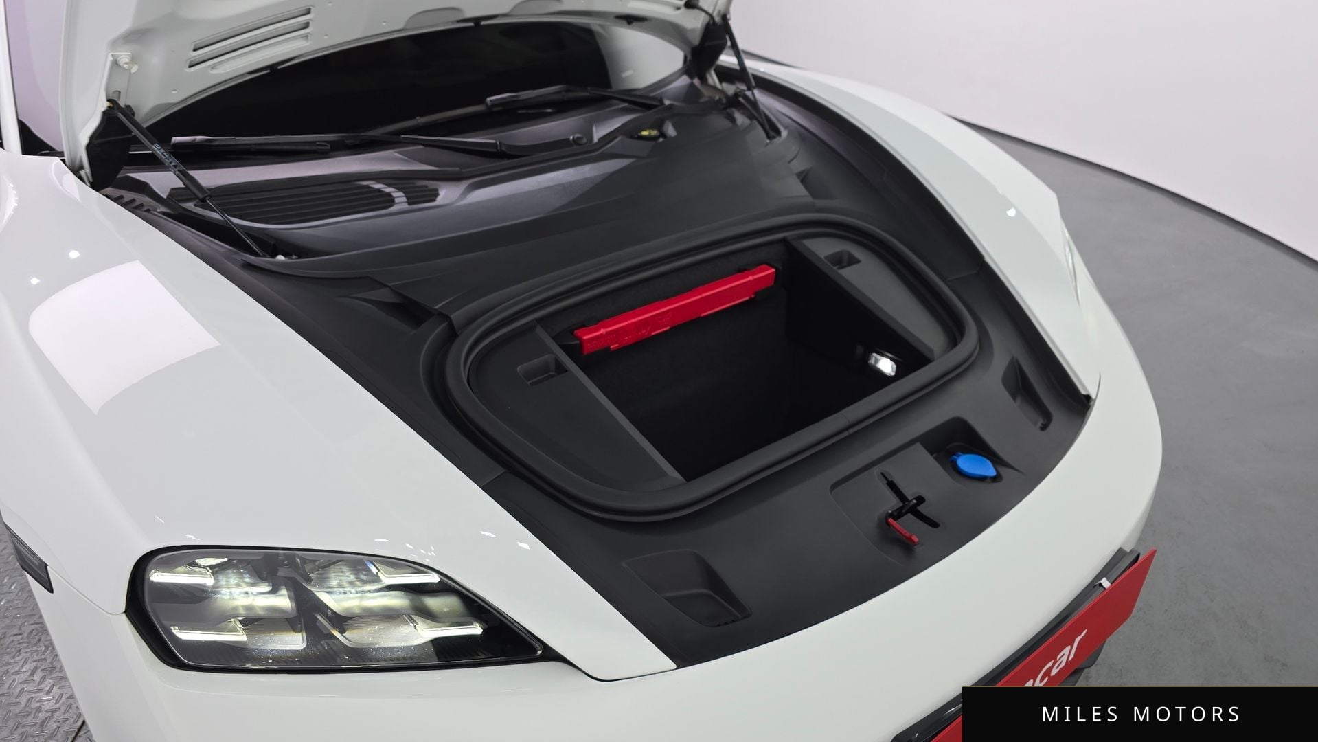 Porsche Taycan 2025 — миниатюра 6