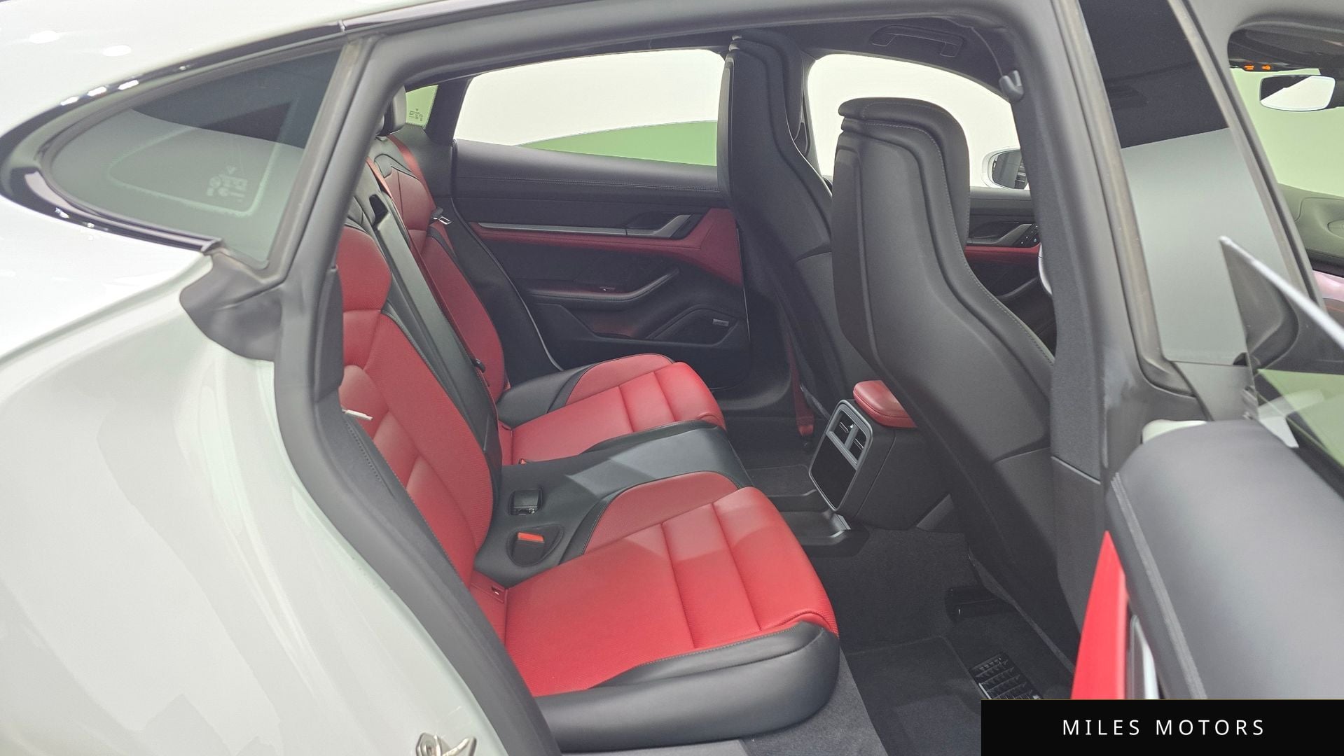 Porsche Taycan 2025 — миниатюра 12