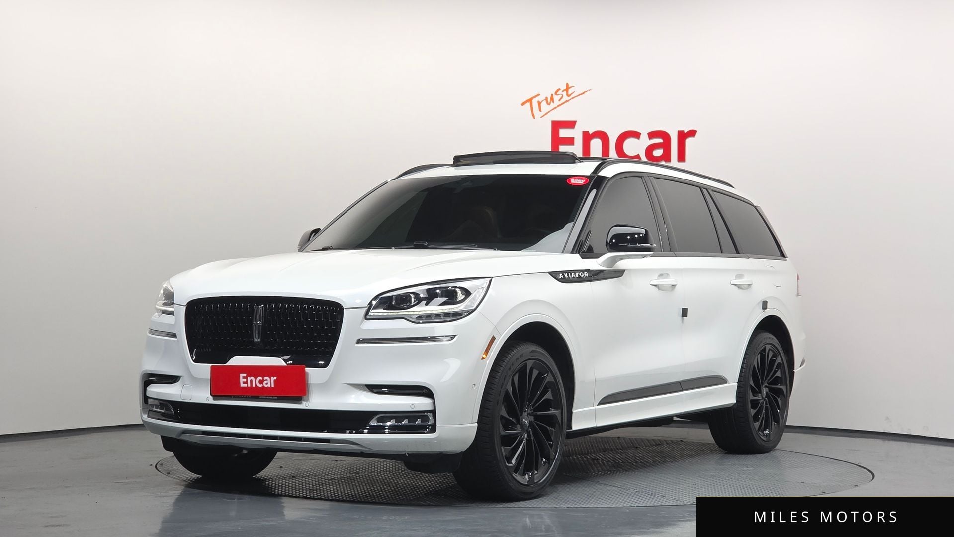 Lincoln Aviator 2023 — фото 1 из 12