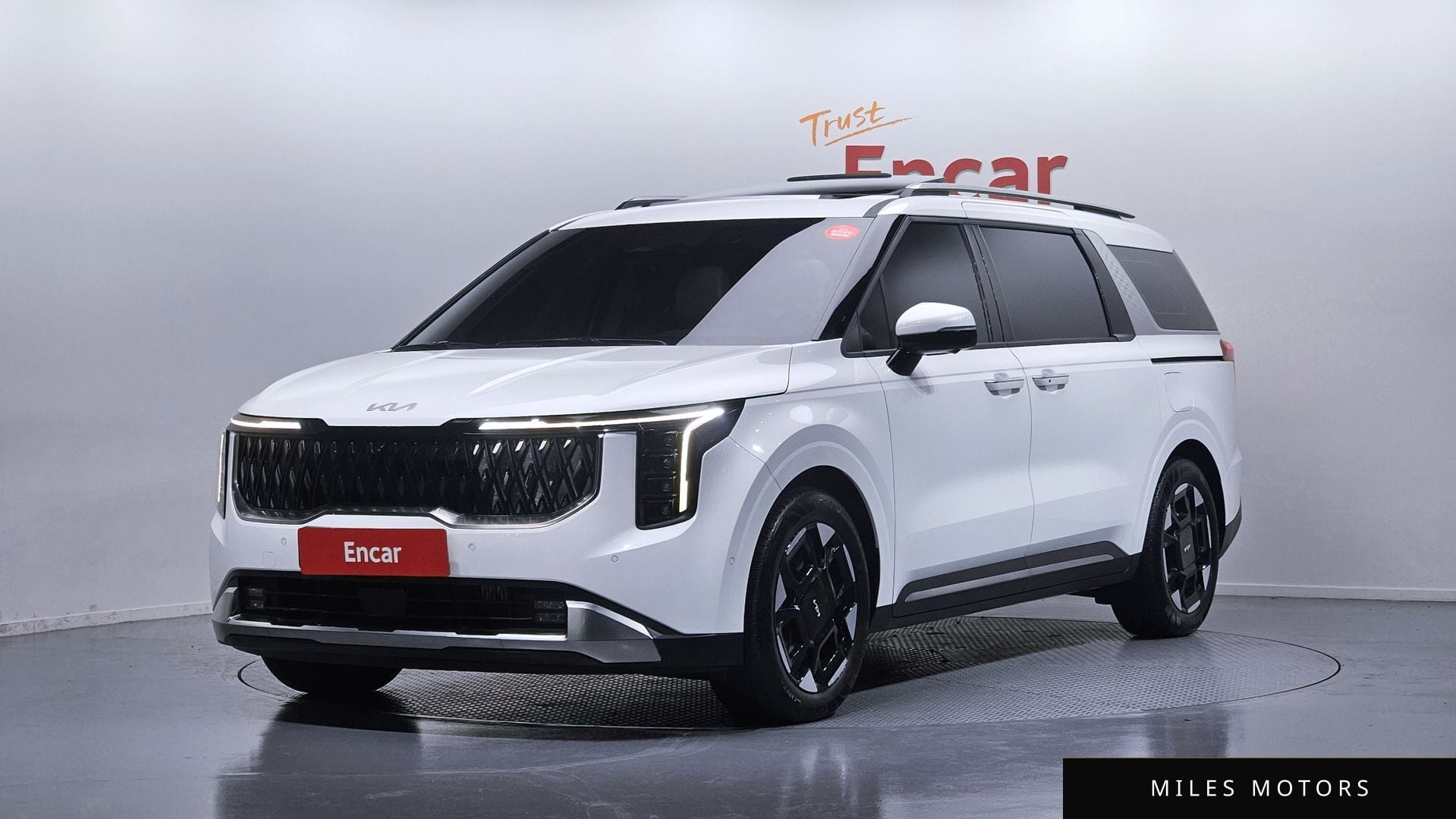 Kia Canival 2024 — фото 1 из 12