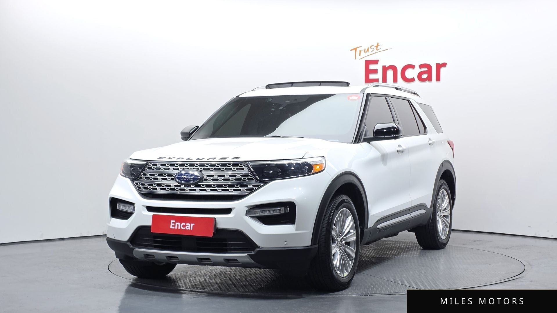 Ford Explorer 2022 — фото 1 из 12