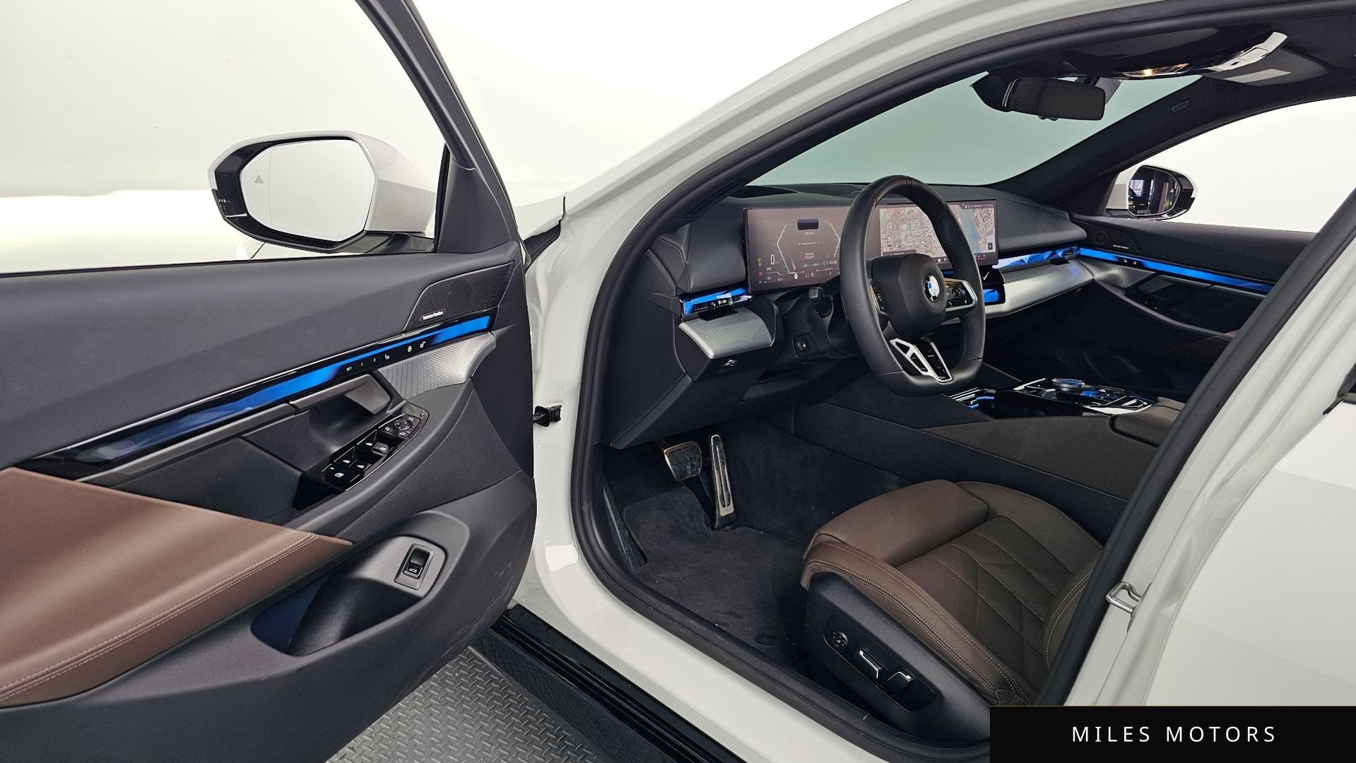 BMW 5 Series (G60) 2025 — миниатюра 12