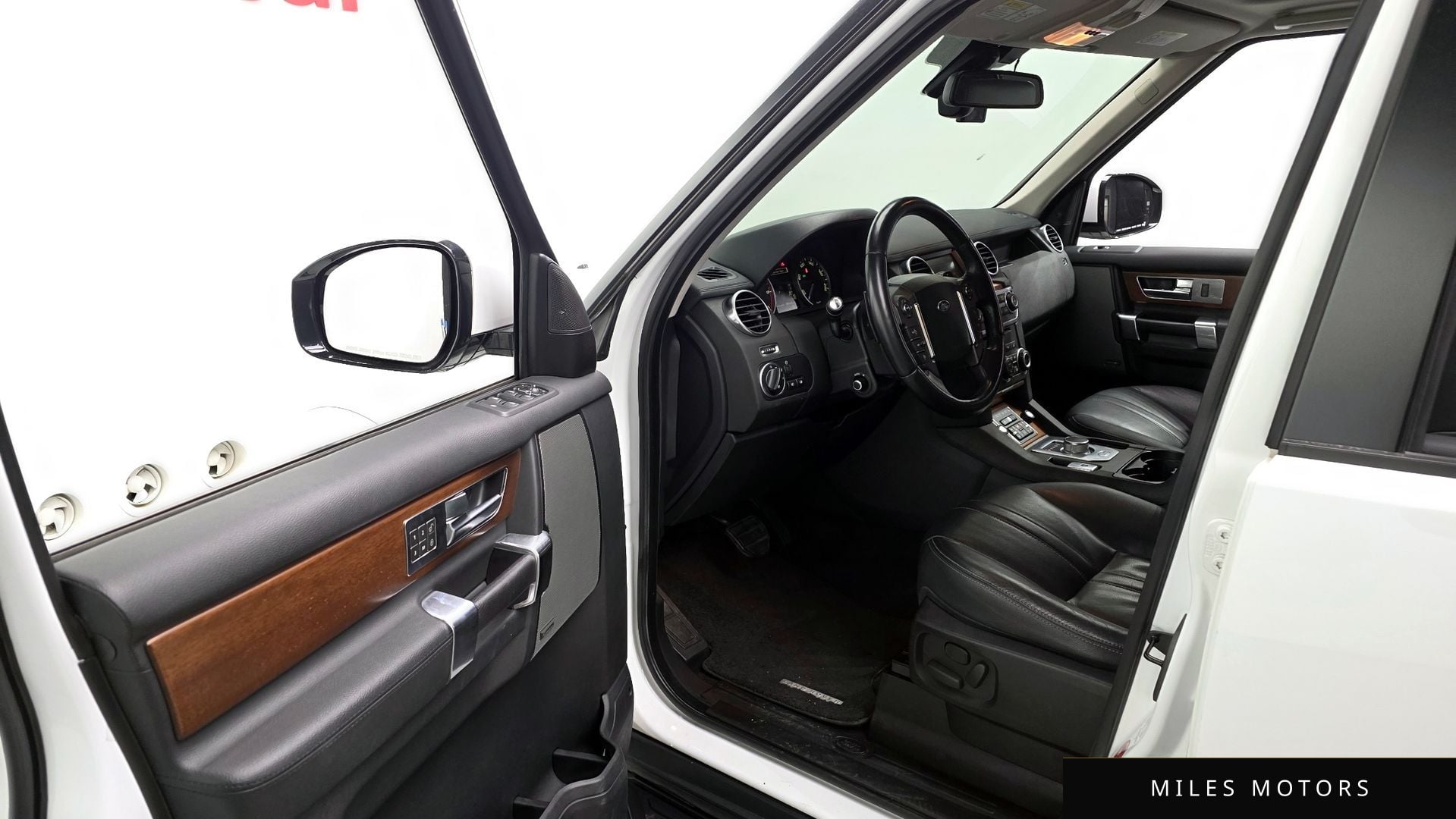 Land Rover Discovery 2016 — миниатюра 10