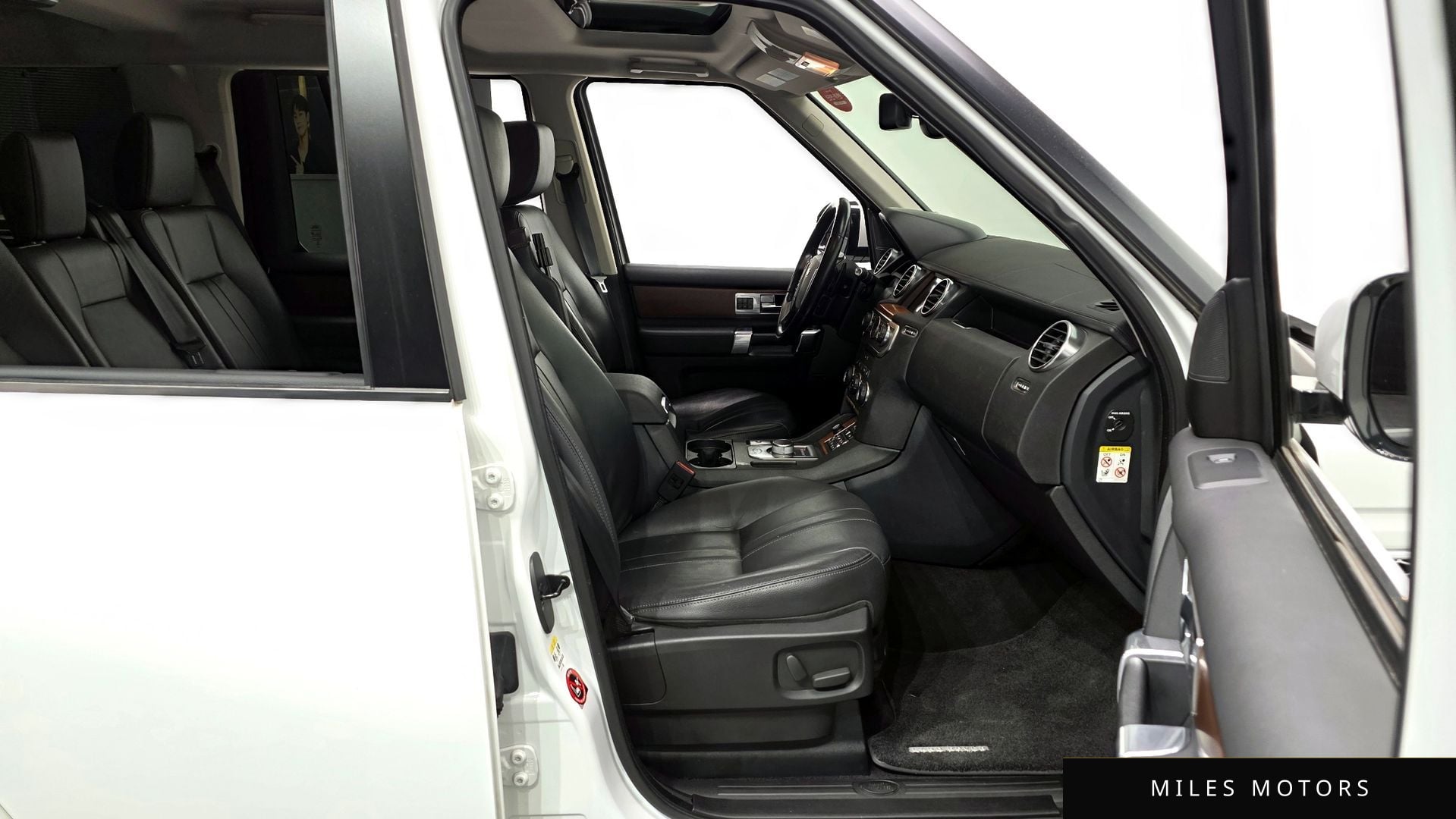 Land Rover Discovery 2016 — миниатюра 11