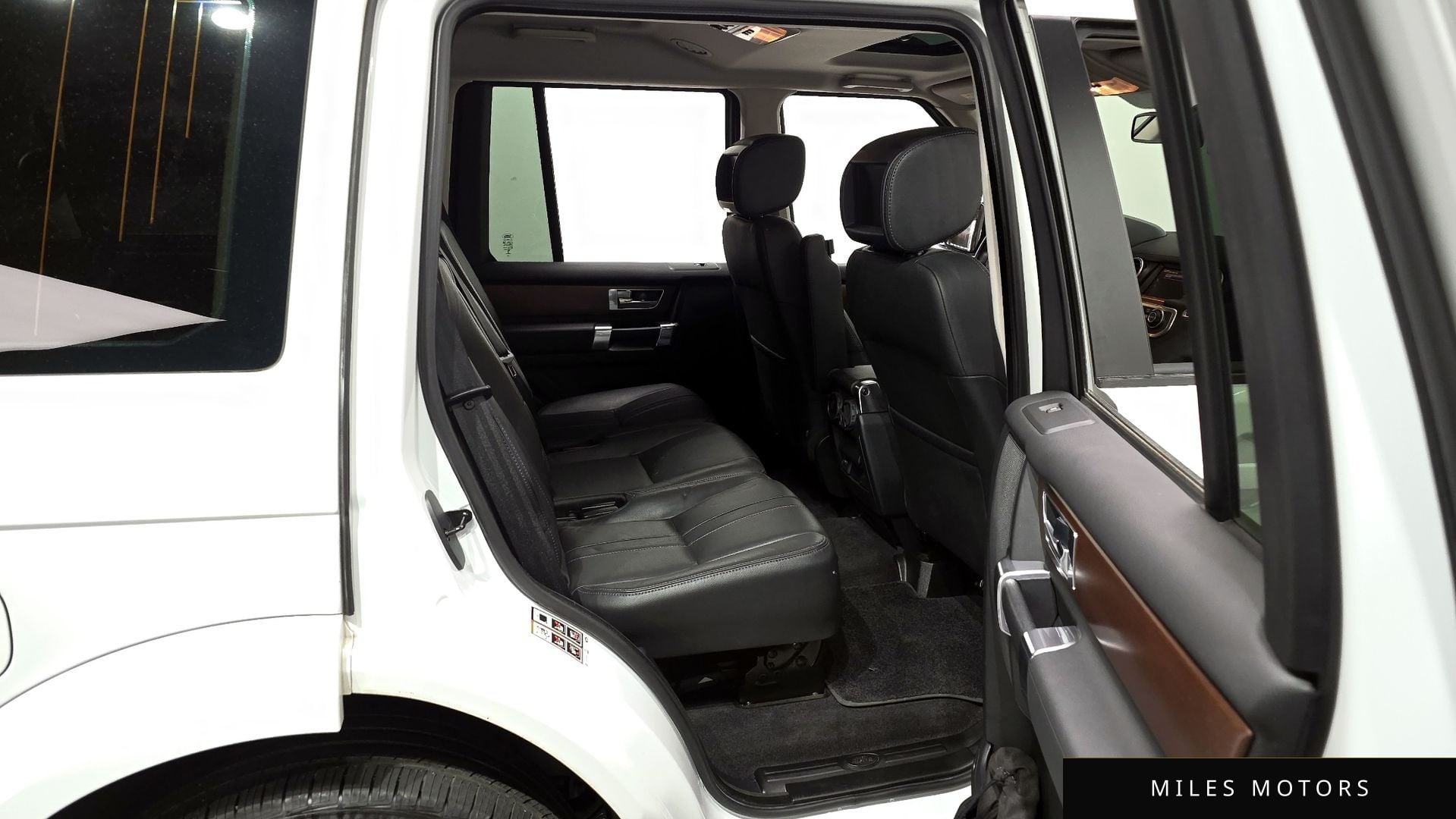 Land Rover Discovery 2016 — миниатюра 12