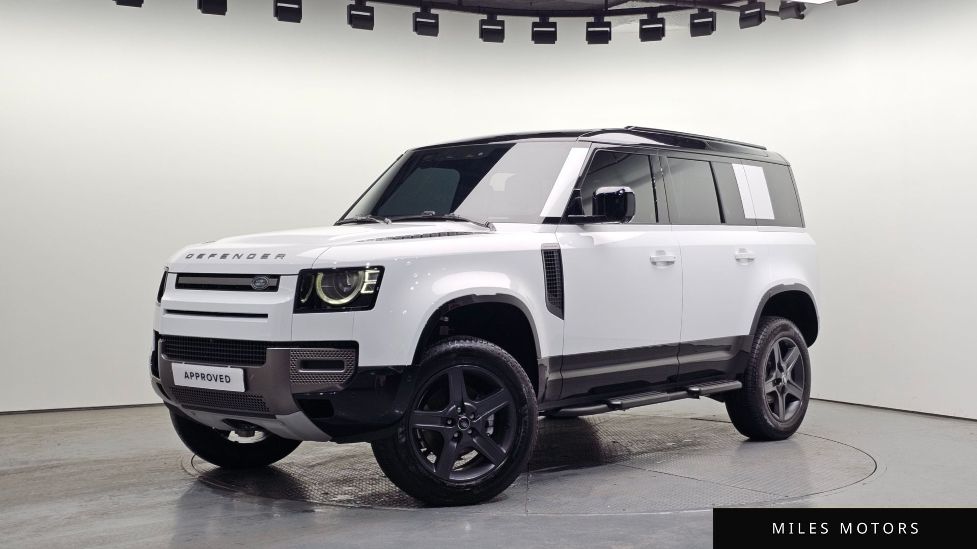 Land Rover Defender 2025 — фото 1 из 12