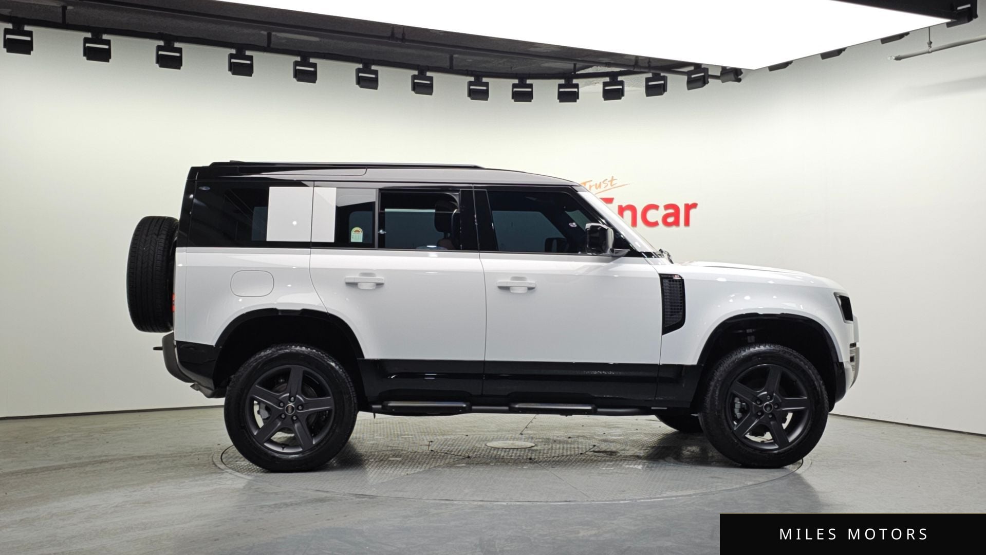 Land Rover Defender 2025 — миниатюра 6
