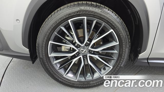 Лексус NX350h 2024 — миниатюра 5