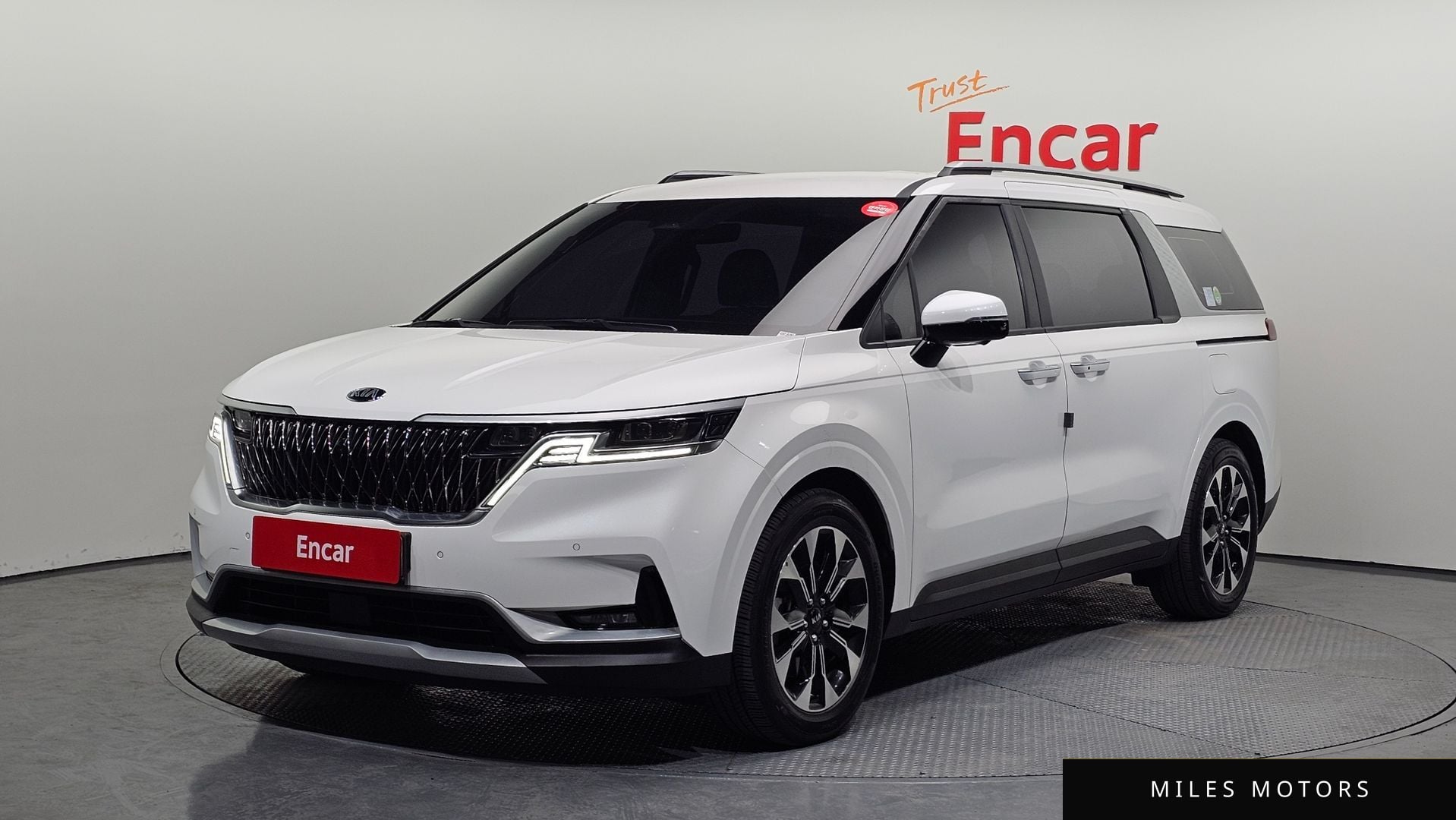Kia Carnival 2021 — фото 1 из 12