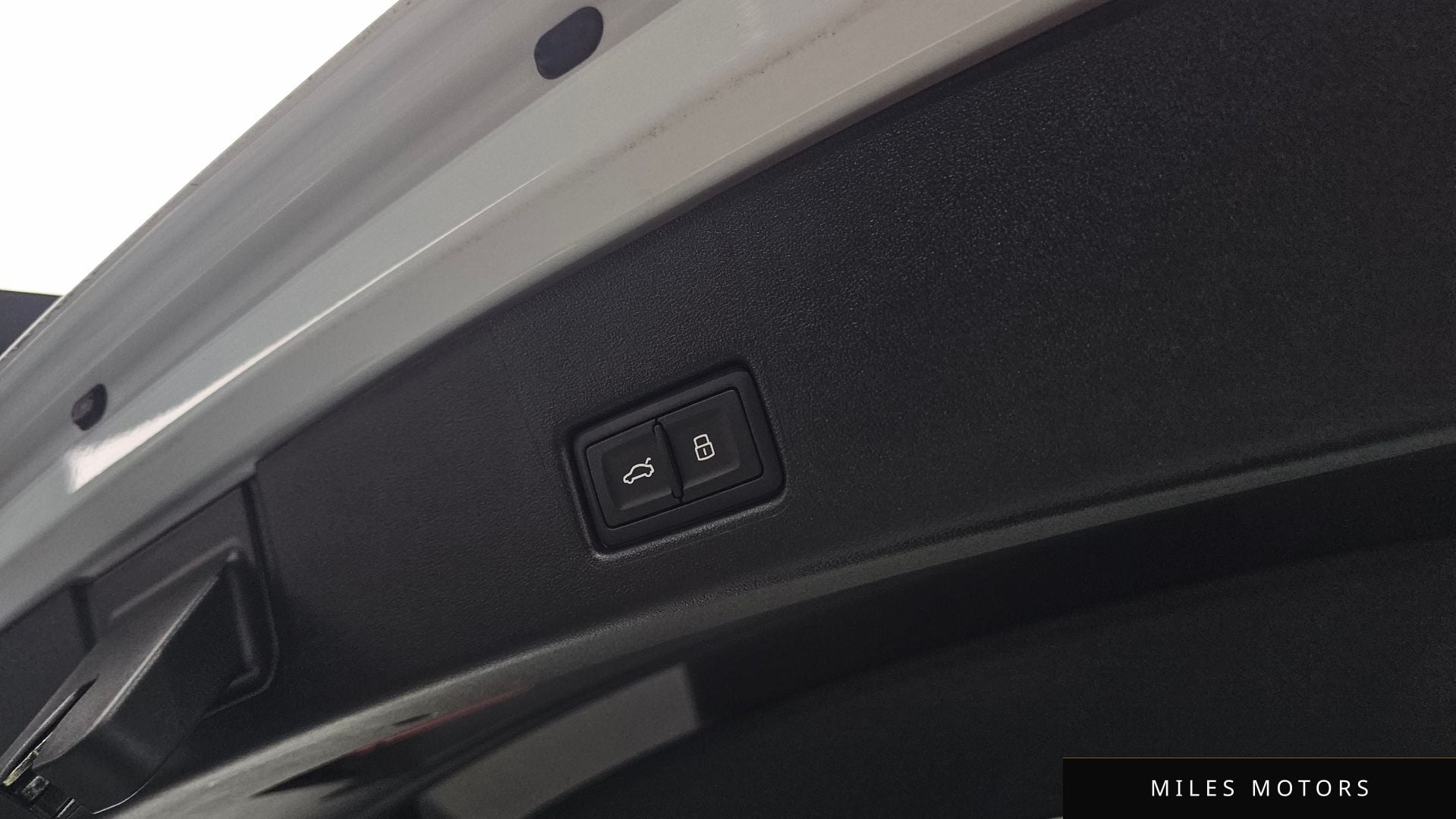 Audi Q4 e-트론 (F4) 2022 — миниатюра 19