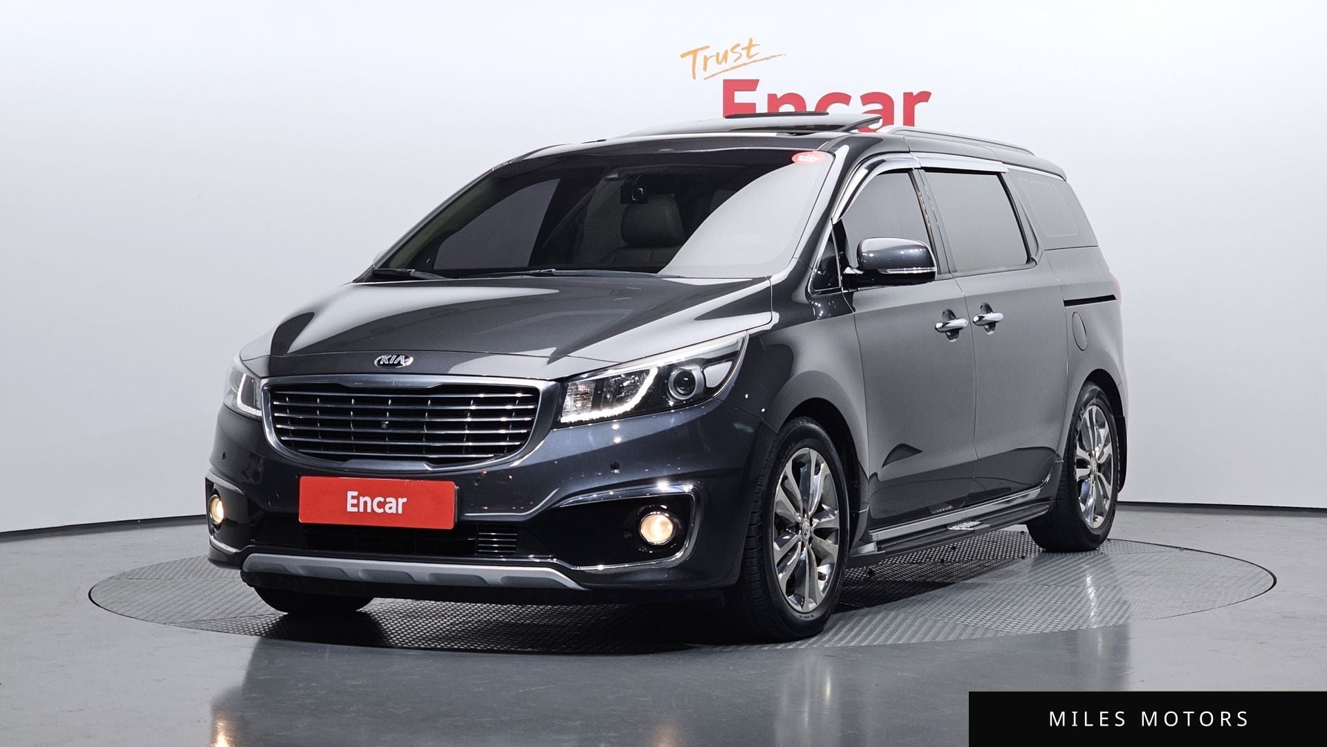Kia Canival 2017 — фото 1 из 12