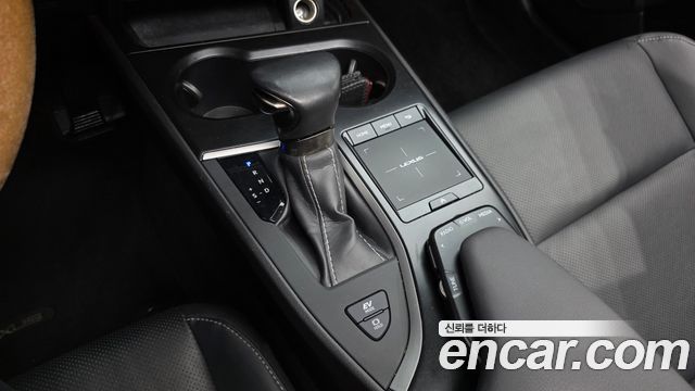 Лексус UX250h 2021 — миниатюра 9