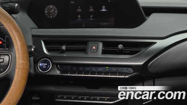 Лексус UX250h 2021 — миниатюра 14