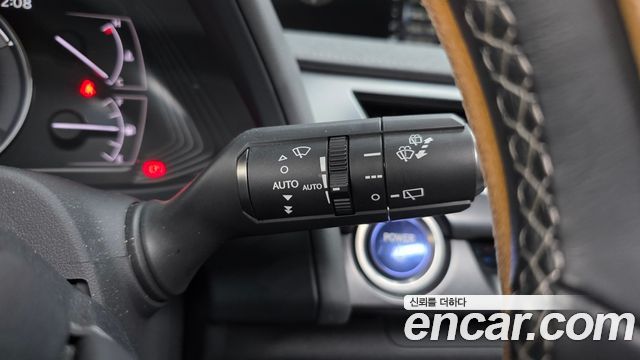 Лексус UX250h 2021 — миниатюра 18