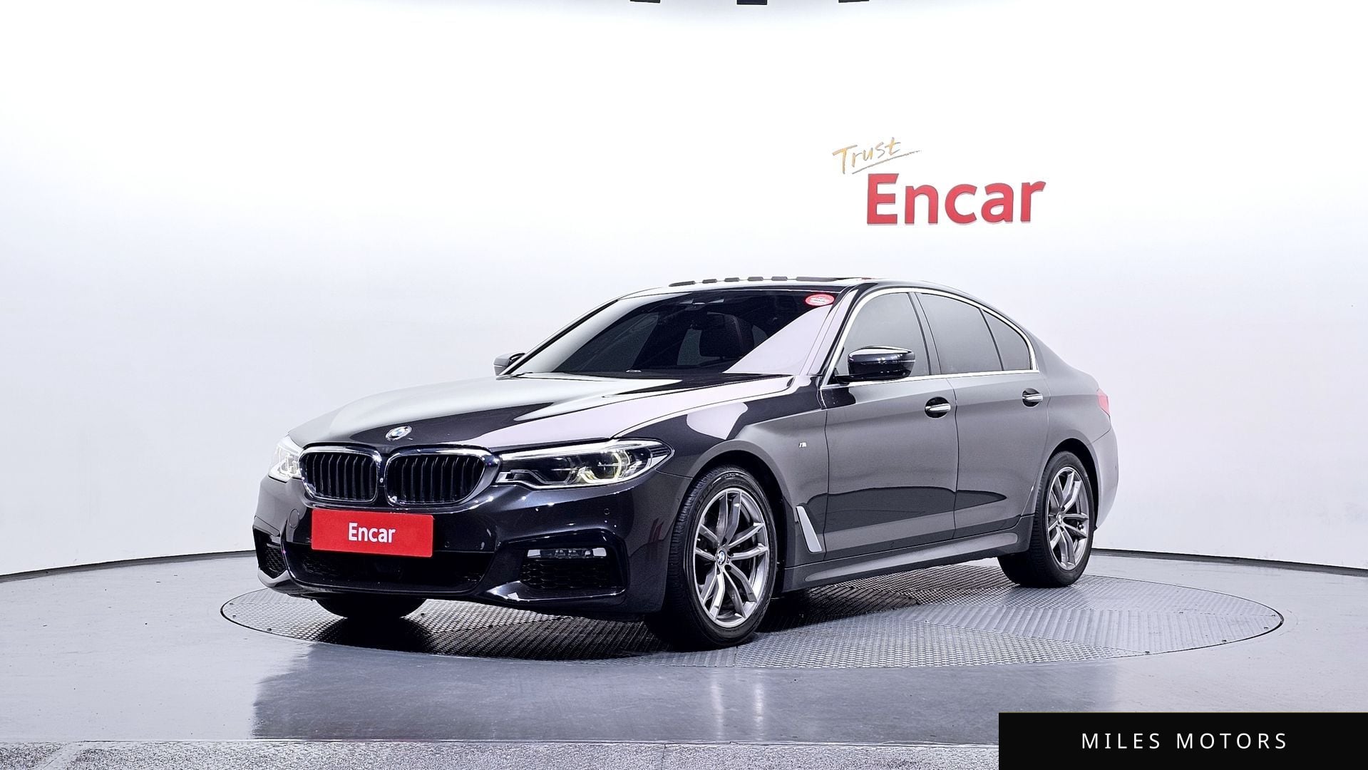 BMW 5 Series (G30) 2018 — фото 1 из 12