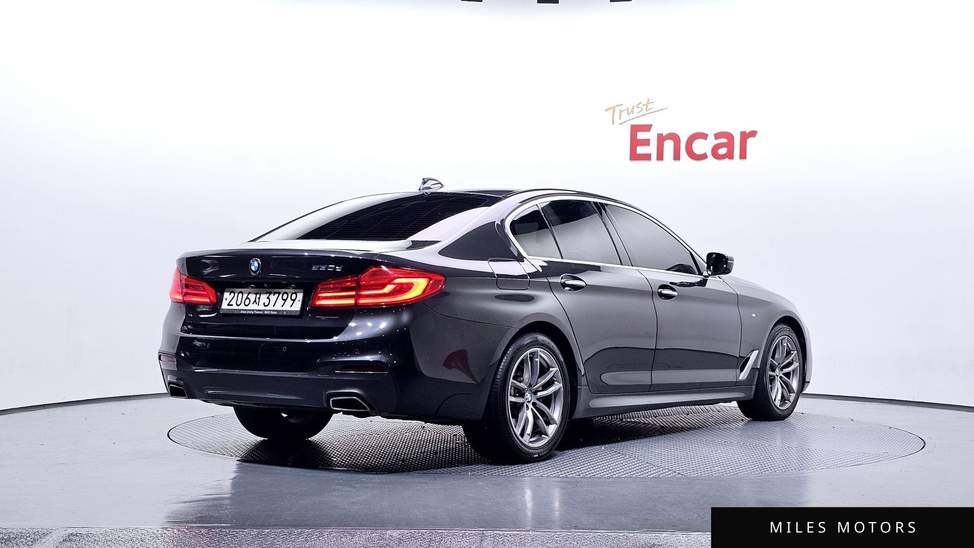 BMW 5 Series (G30) 2018 — миниатюра 2