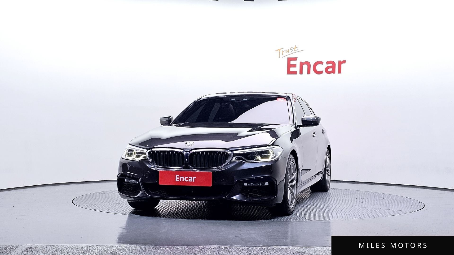 BMW 5 Series (G30) 2018 — миниатюра 3