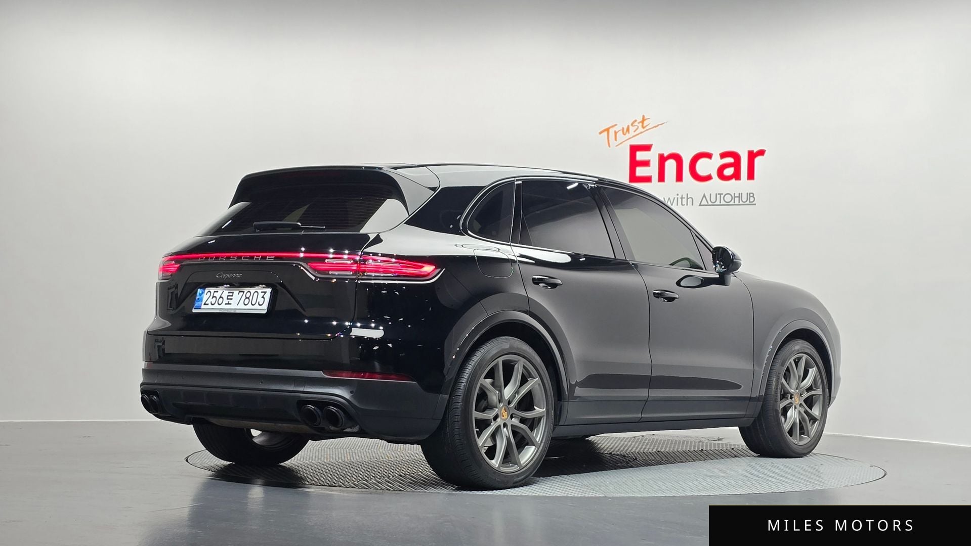 Porsche Cayenne 2022 — миниатюра 2