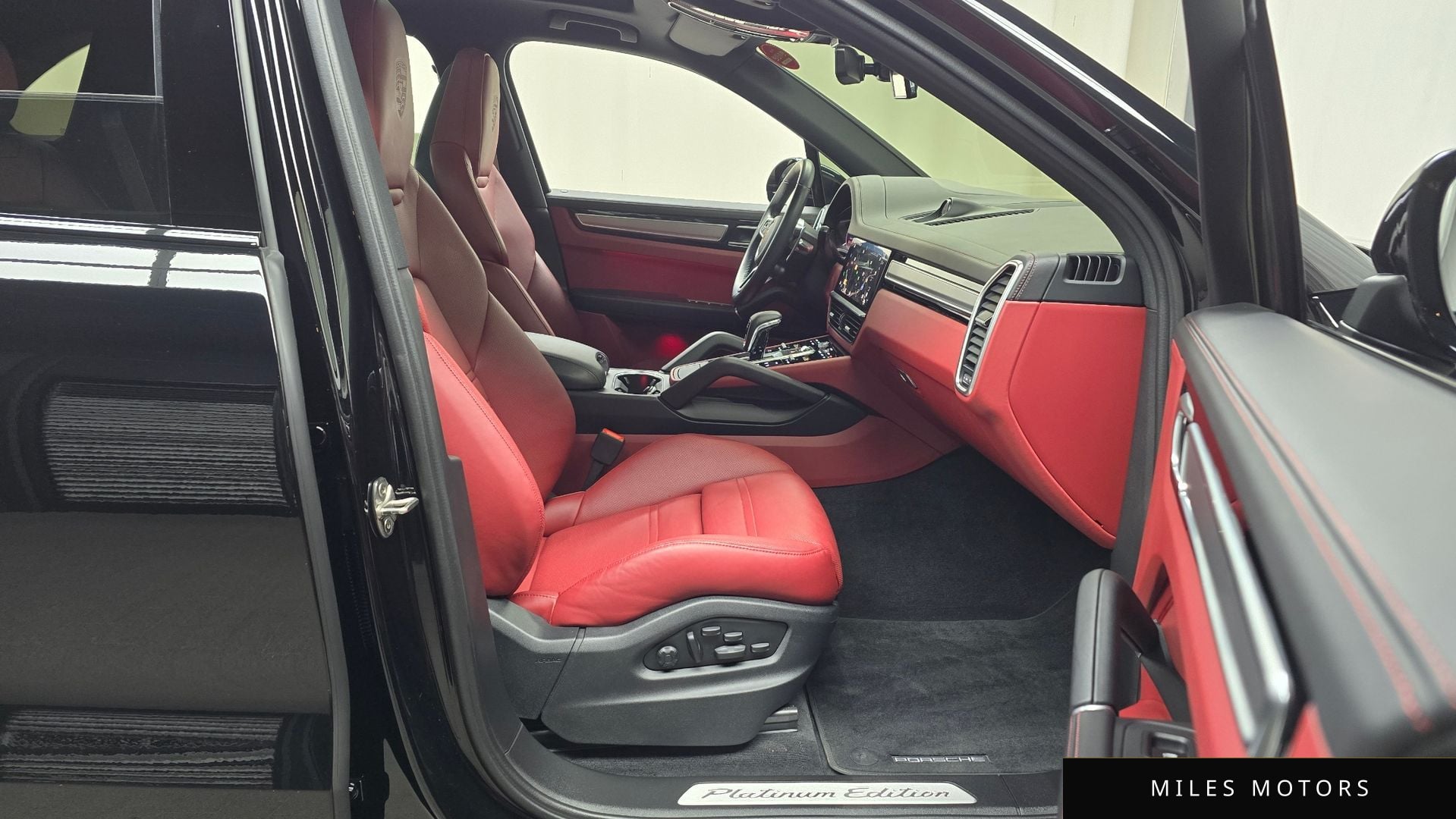 Porsche Cayenne 2022 — миниатюра 11