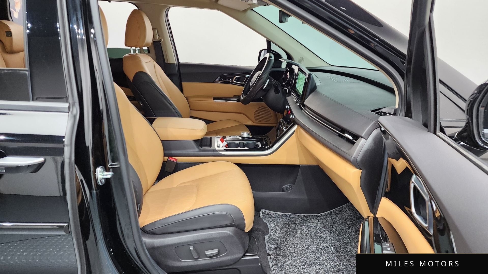 Kia Carnival 2023 — миниатюра 11