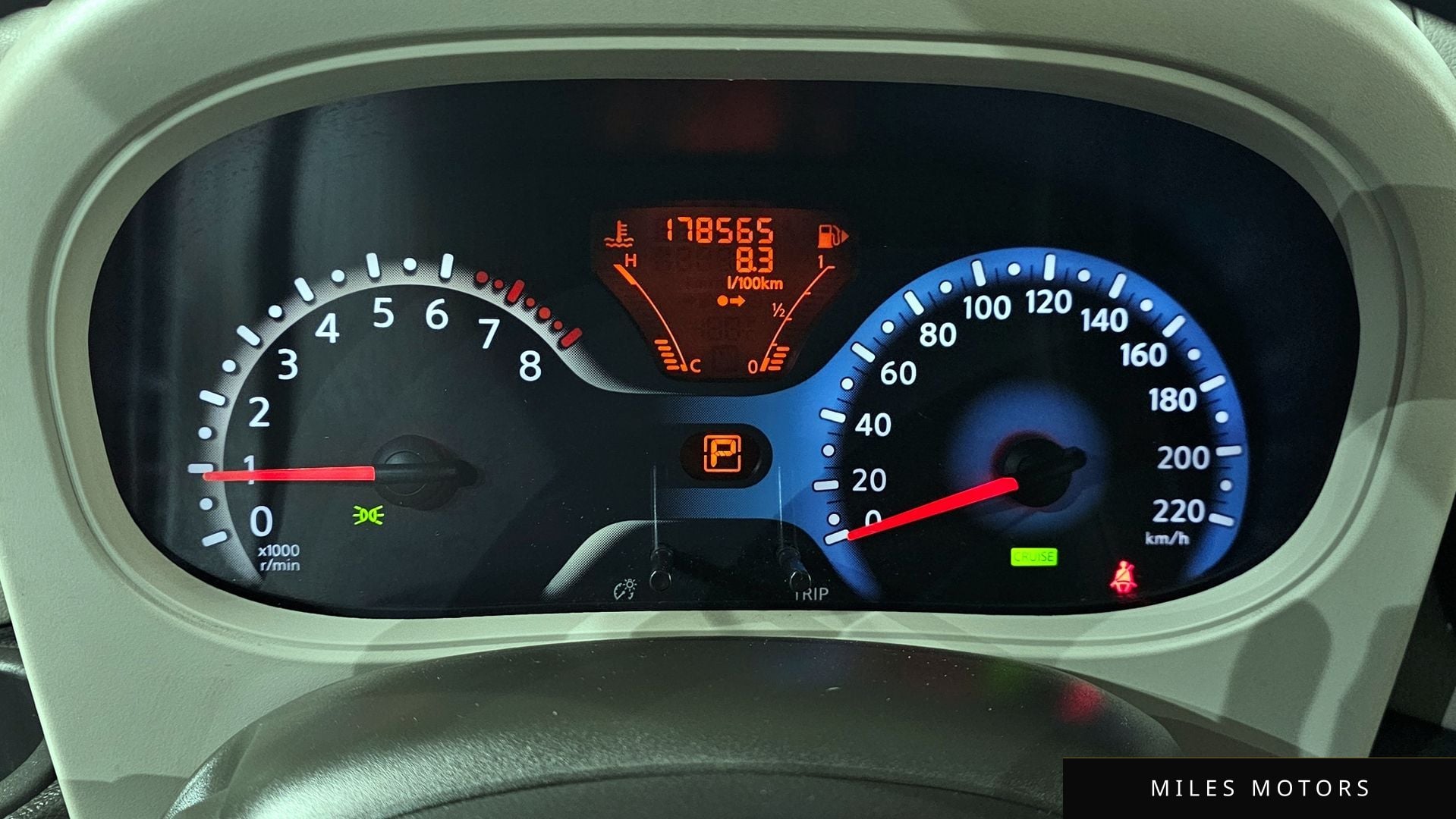 Nissan Cube 2011 — миниатюра 8