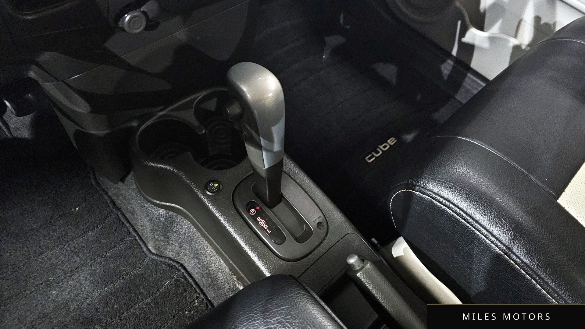Nissan Cube 2011 — миниатюра 9
