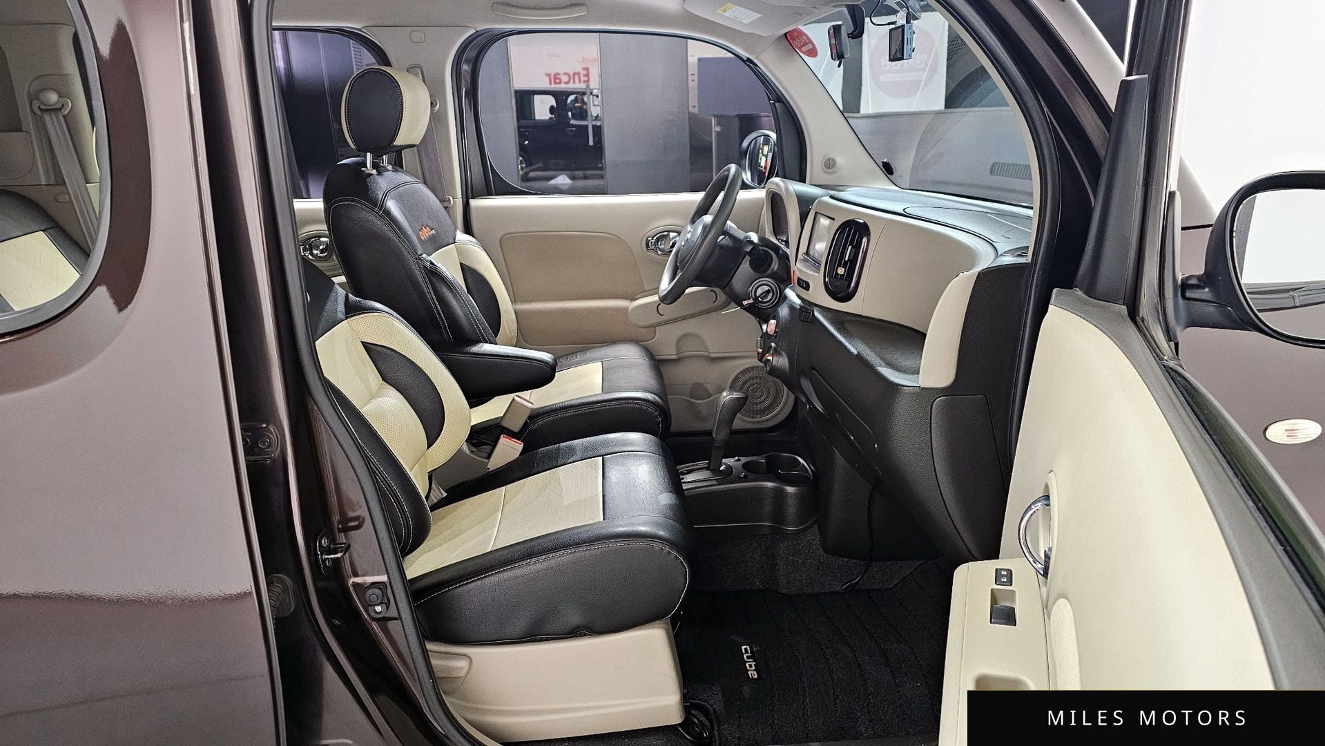 Nissan Cube 2011 — миниатюра 10